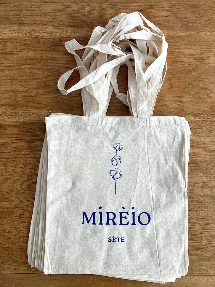 totebag imprimé en sérigraphie pour Mirèio Sète, couleur bleu