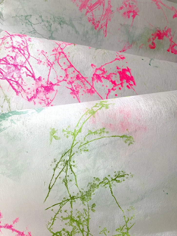 En vert, rose fluo et bleu-gris