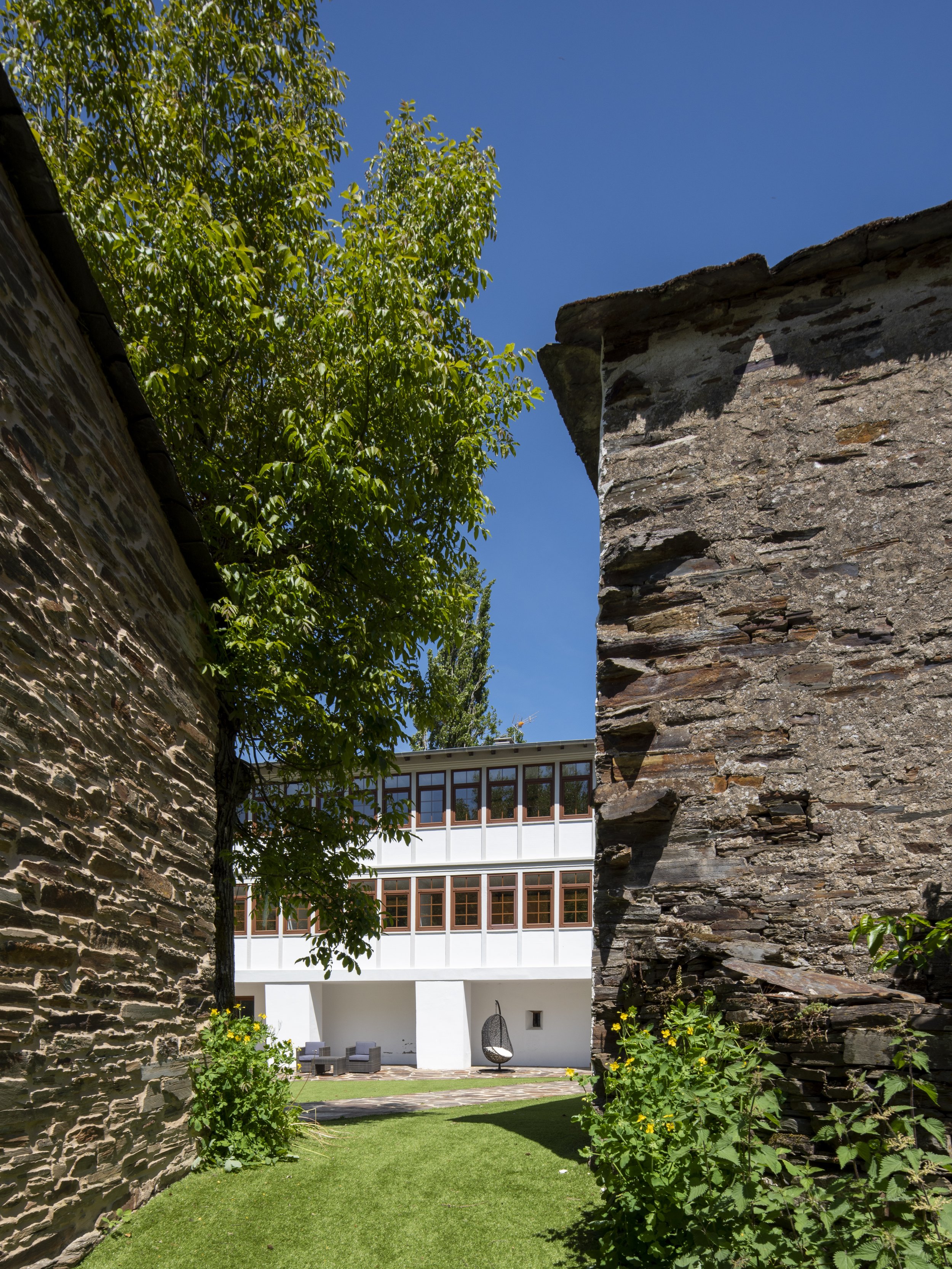 lopezlopez arquitectura x A Casa da Botica, Samos, Lugo
