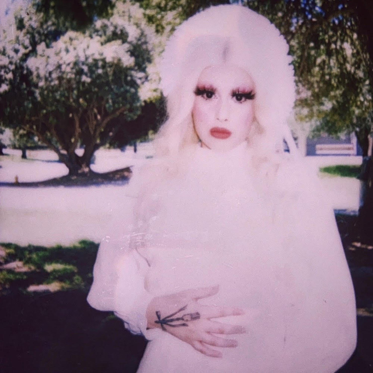 NEW LUCY LOONE SINGLE “WHOLE MILK”