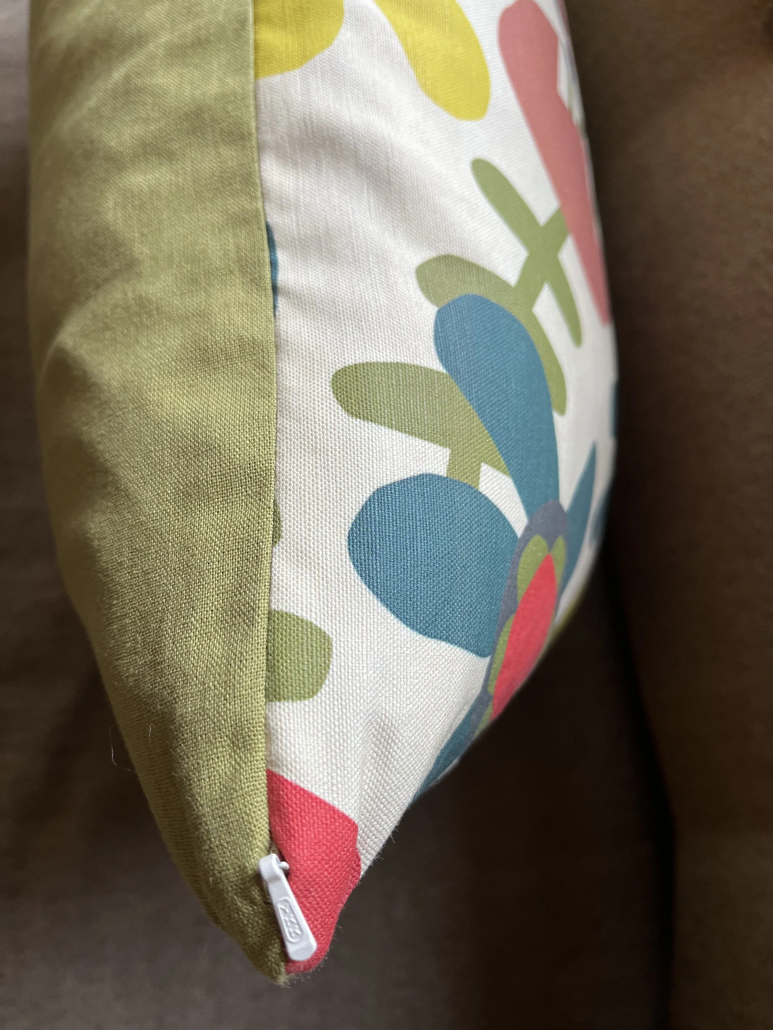 Bold Floral Pillow detail