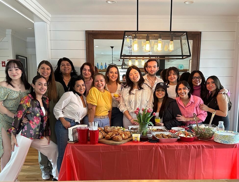 We are a great team ! 🌹🌹🌹🌹🌹 we are the Scarlett Rose Mindful beauty team &hearts;️

#gathering #together #sagharbor #greenport #beautysalon #dayspa #mindfulbeauty #scarlettrose