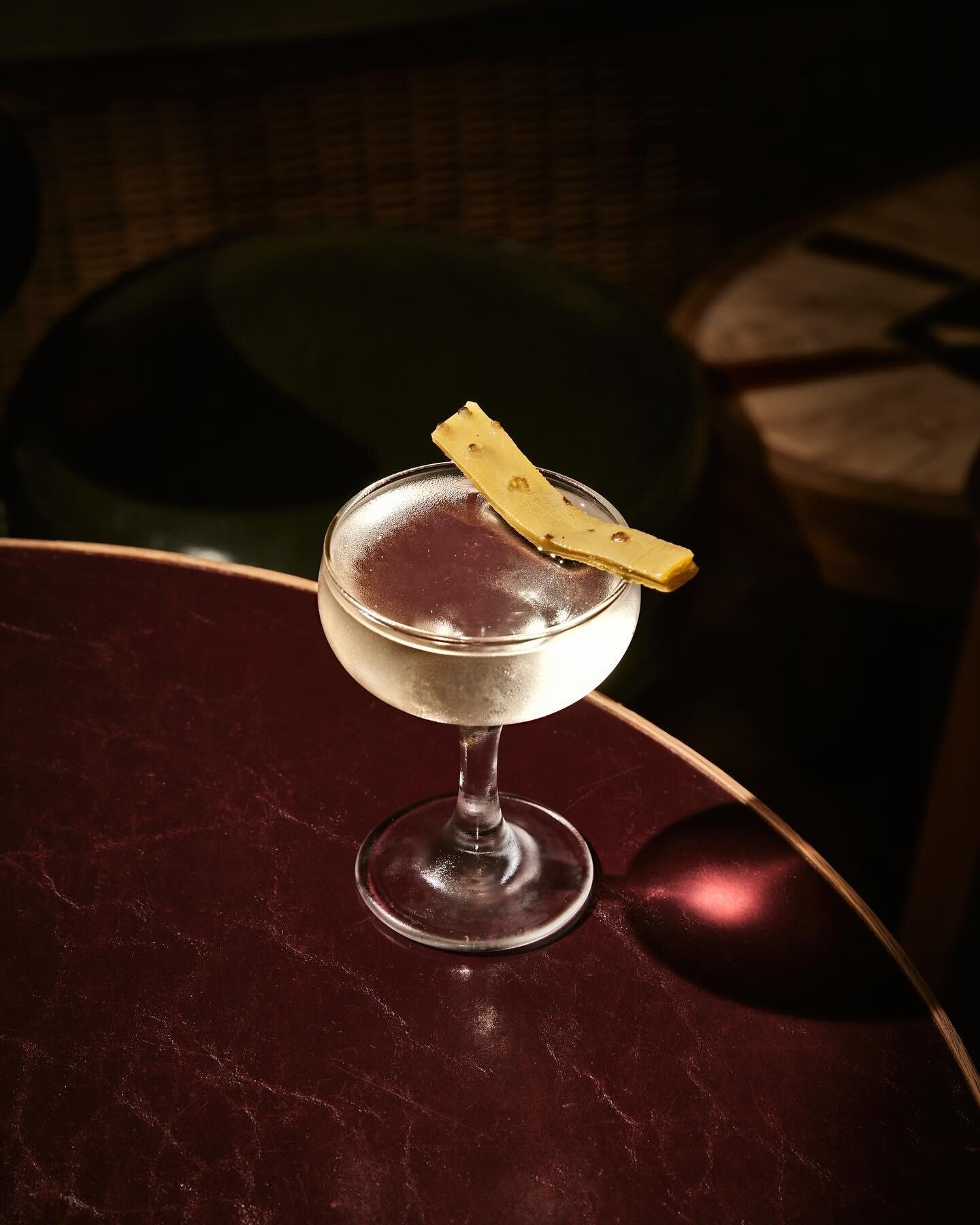 All about the lighting&hellip;. @moriah.sawtelle&rsquo;s excellent photo of our El Sucio from last year&rsquo;s cocktail menu