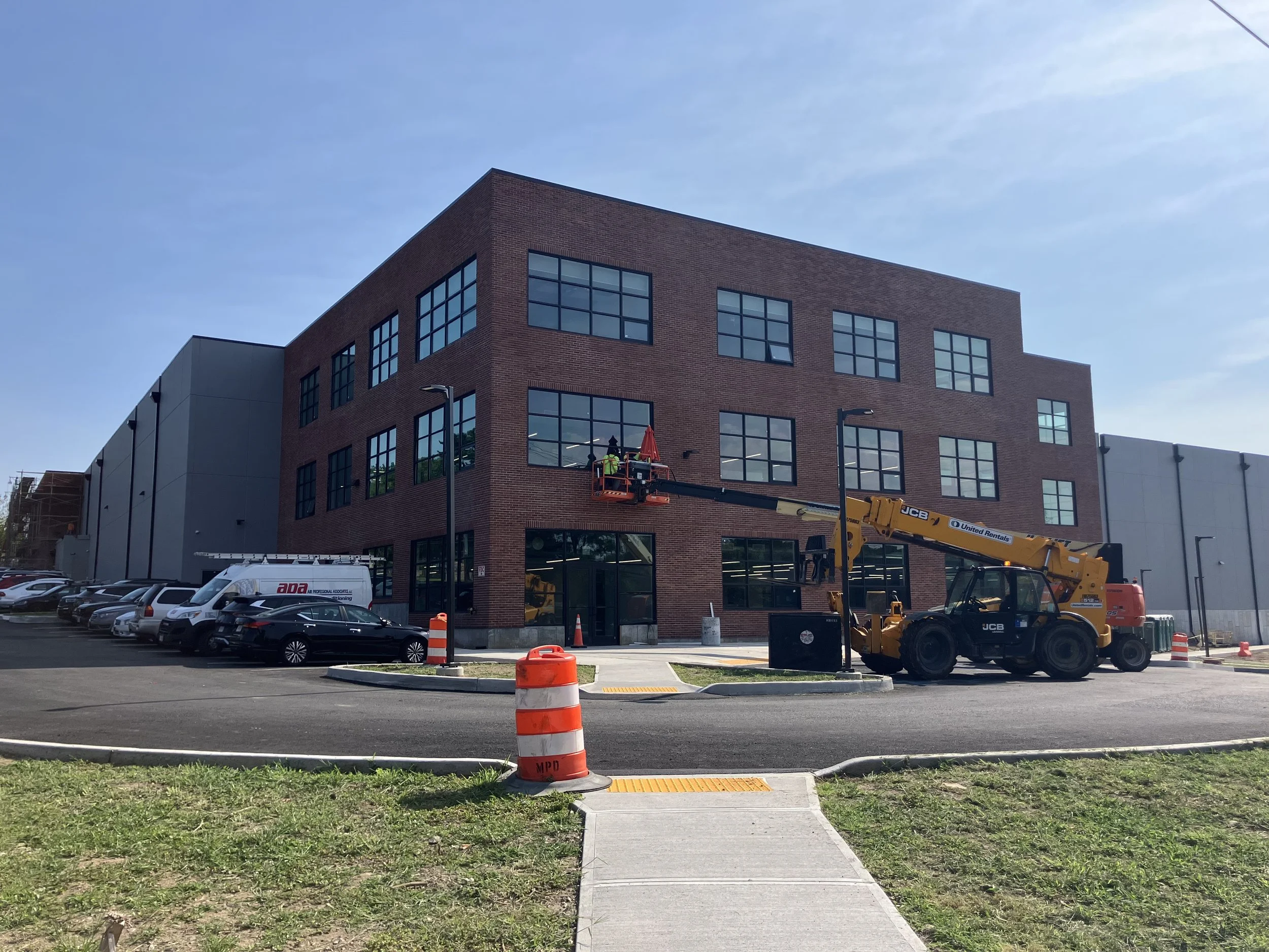 1050 looking NW main entrance.JPEG