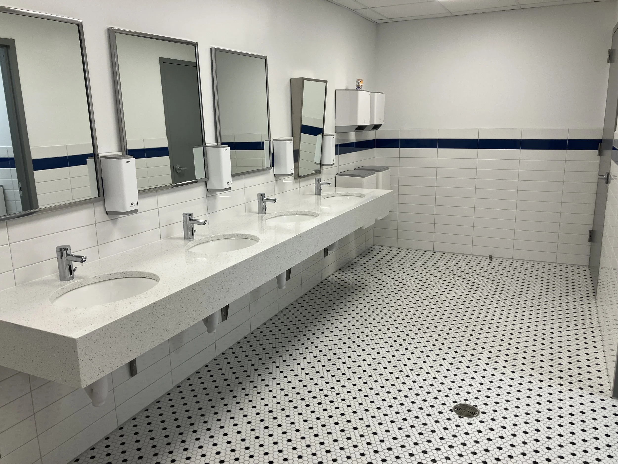 pub bath 1 of 4.JPEG