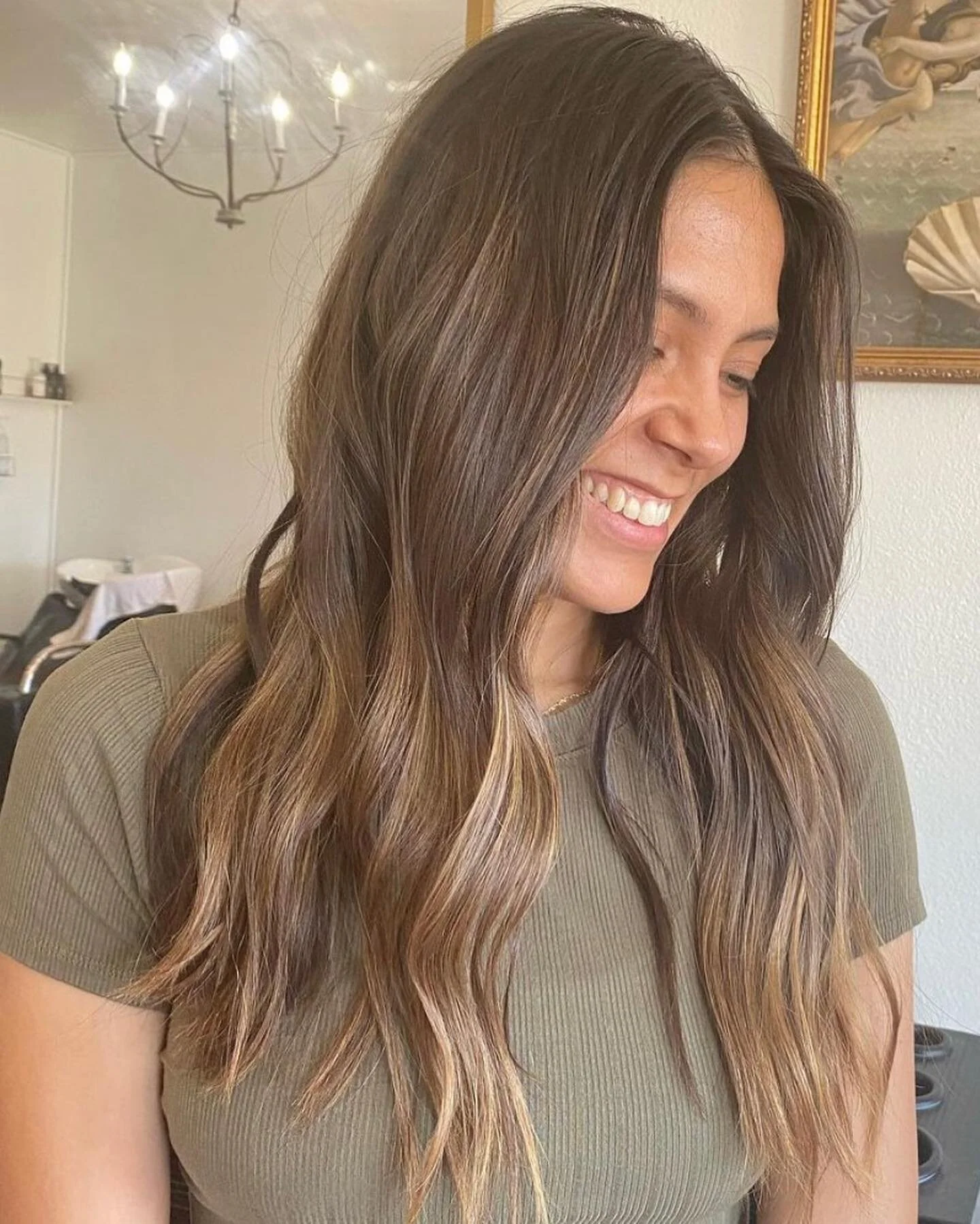 🪐 When was your last touch up? If your roots are growing a little on the lengthy side, it can effect your daily energy and mood. 

🪐 A great way to counteract this deep-rooted situation is to get lived-in color. Lived-in color focuses on highlighti