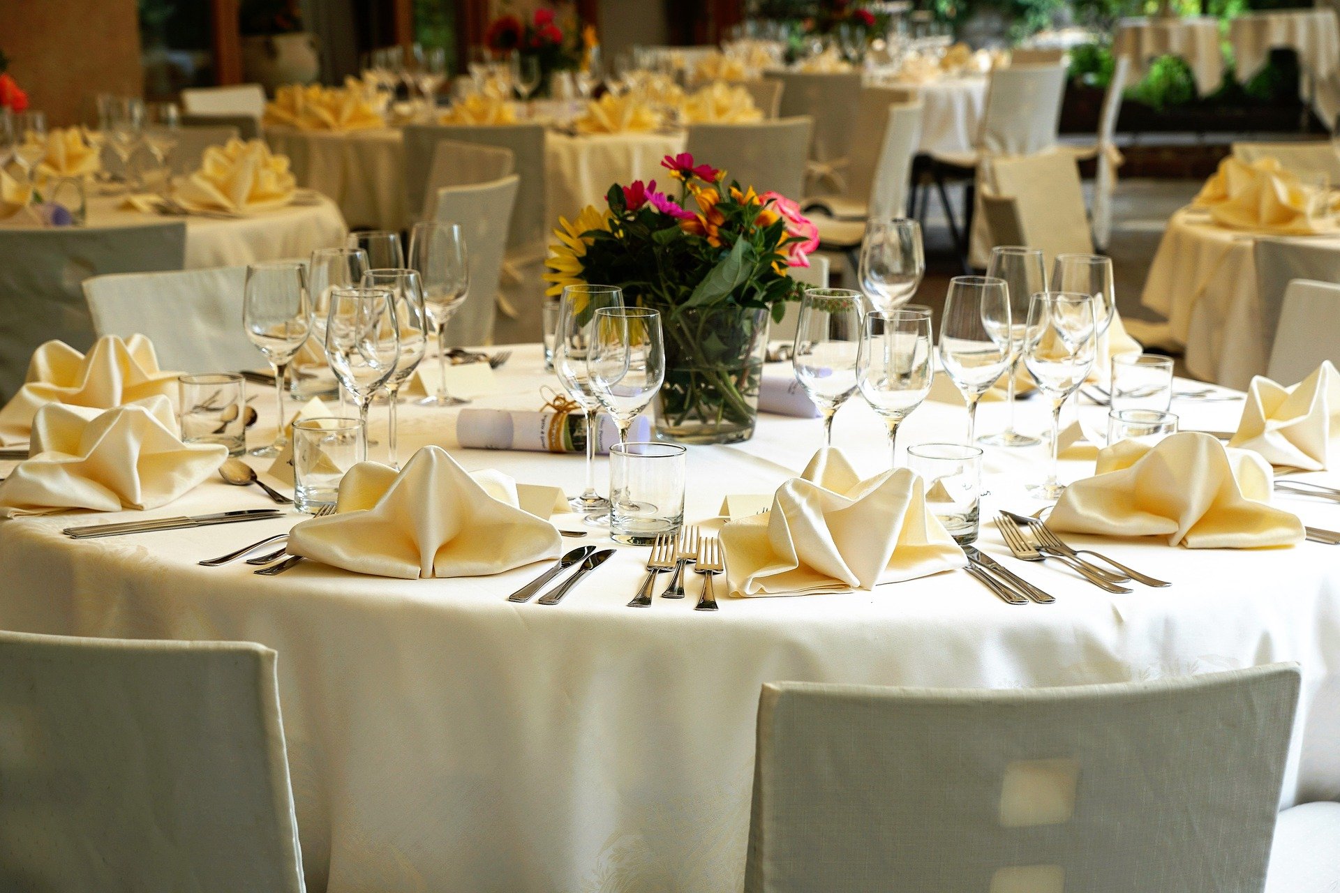 tablecloth-ge33317a5f_1920.jpg