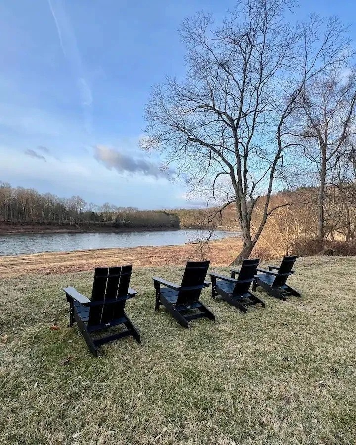 Where sunlight meets the river. Birdland Bungalow is your serene escape in Beach Lake, PA. 🌿
Wake to peaceful views, unwind in the sauna, and let the Delaware set your rhythm. Just a short walk to Narrowsburg and minutes from Bethel Woods, this rive