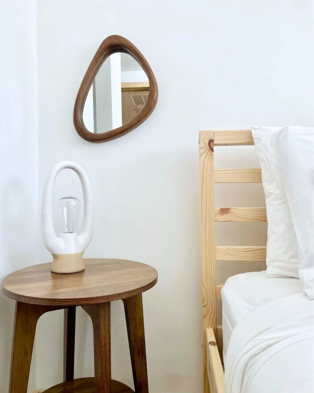 There&rsquo;s nothing spooky about this property, unless you count how scarily perfect it is for an autumn getaway. 🍂✨

Tucked away just outside the charming village of Narrowsburg, The Narrowsburg Nook is a serene countryside escape where cozy comf