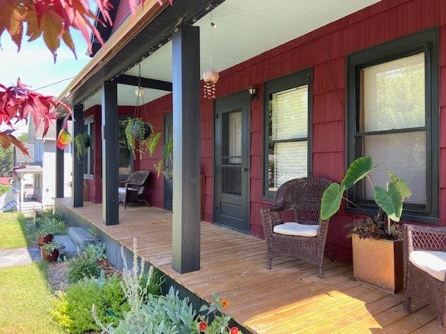 Special Listing!! 
🏡 Rental Available | Narrowsburg, NY

Now available: a charming unfurnished 2-bedroom, 1-bath two-story farmhouse unit in the center of Narrowsburg. This duplex home features a large, sun-filled living room, eat-in kitchen, stainl