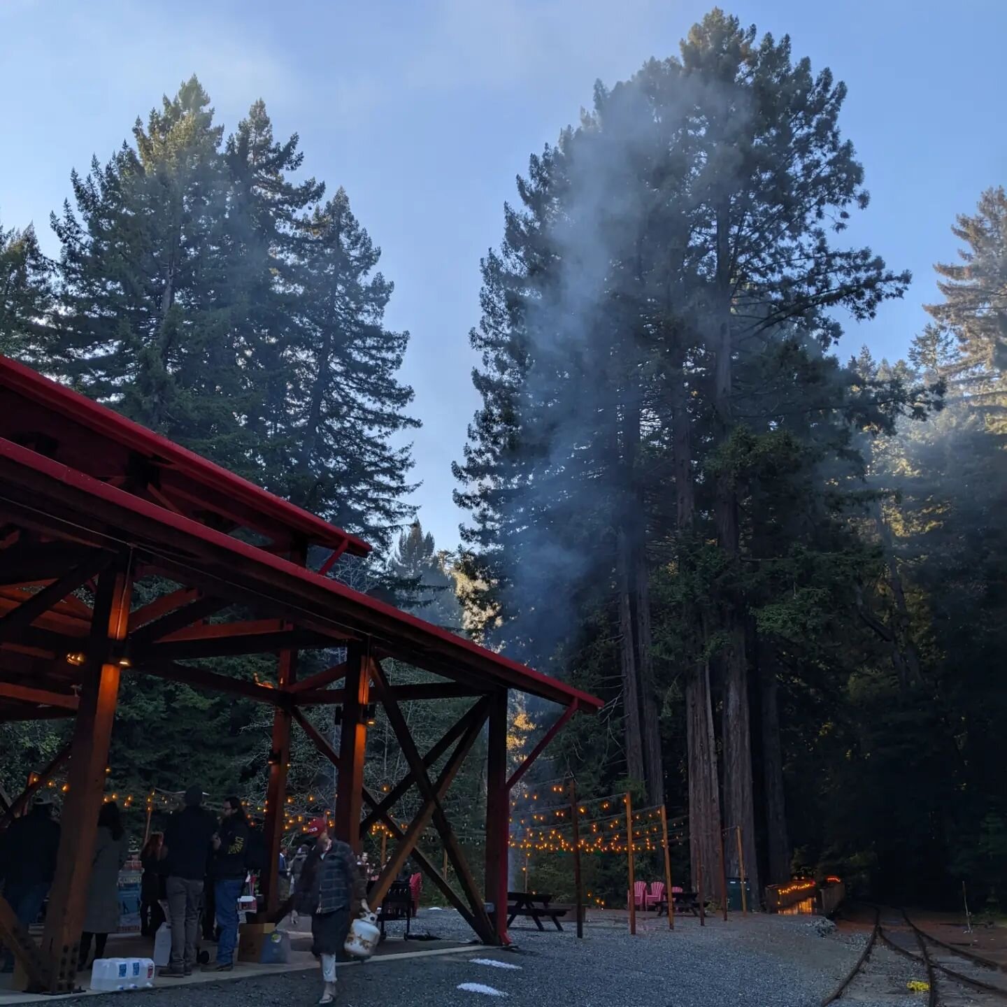 An absolutely gorgeous day in the redwoods for our Mushroom Train fundraiser. Thank you to everyone who made this day a success: our volunteers, wineries, food preppers, whiskey pourers and people herders!
.
And especially to @visitmendocino @skunktr