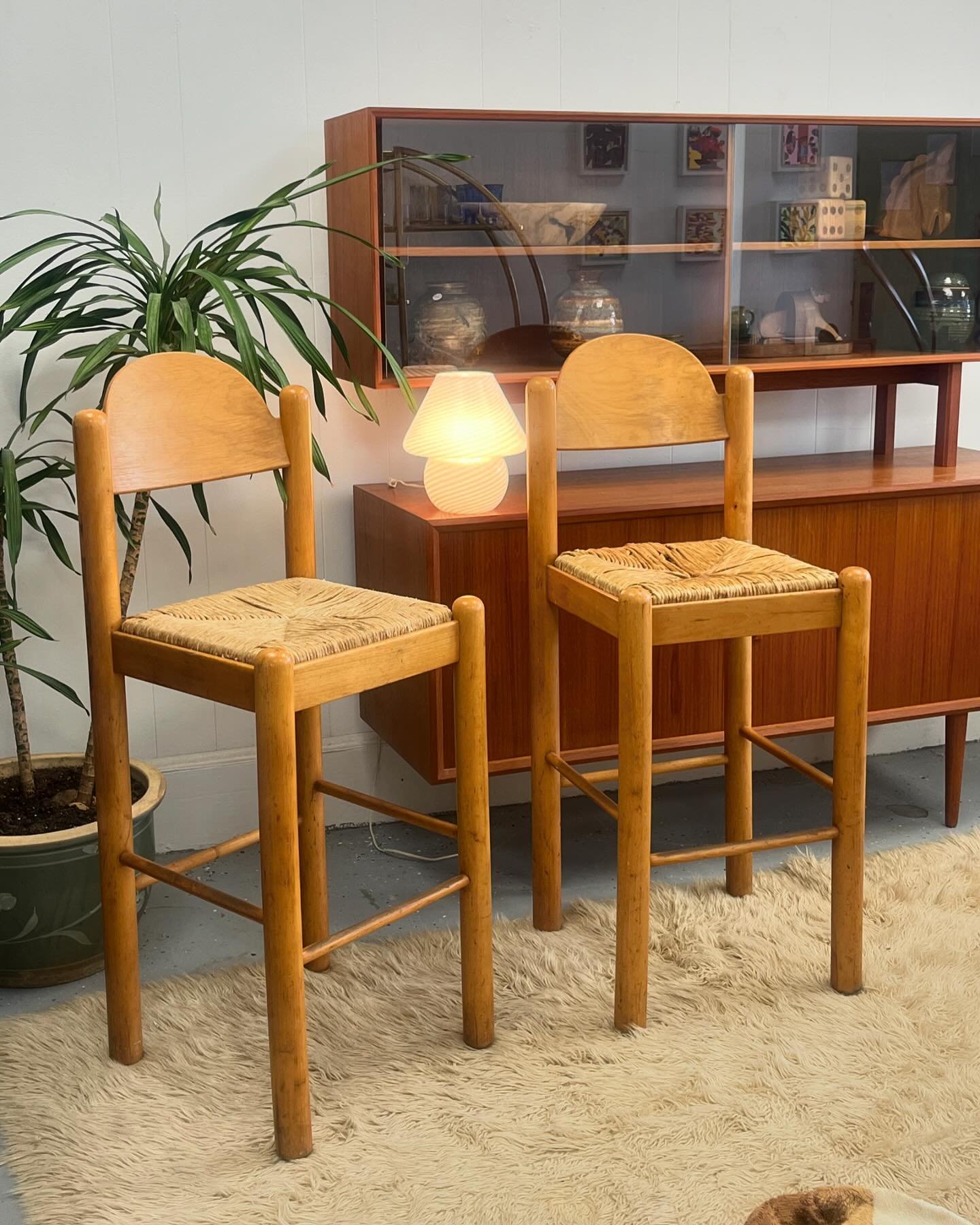 1970&rsquo;s Hank Lowenstein Design Padova Bar Stools With Rush Seating

$625 + tax pair 

29&rdquo; Seat H , 17.5&rdquo; Seat D , 44&rdquo; H , 17.5&rdquo; Seat W