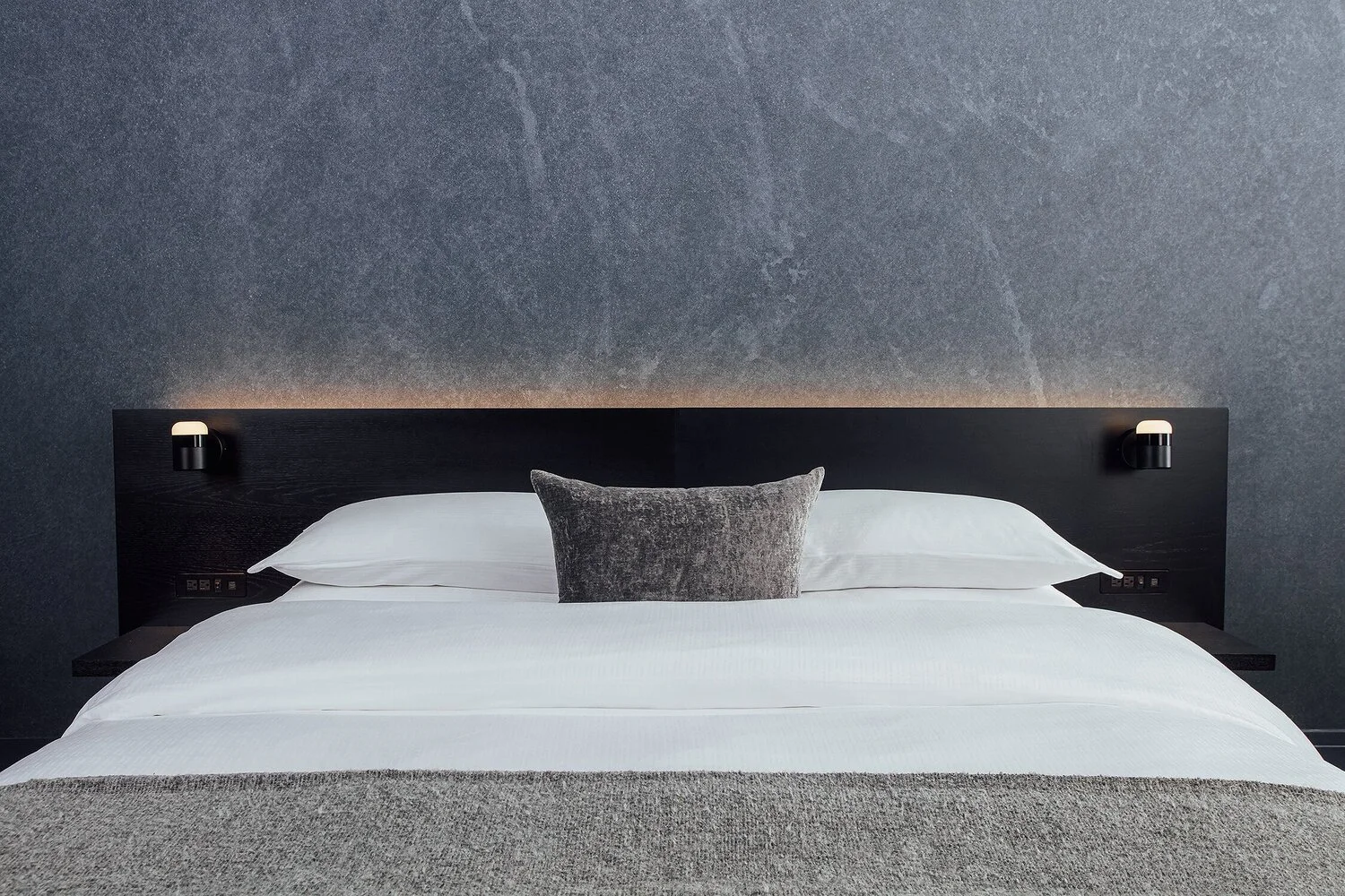 Lyric_70_Pine_NYC_304_BedHero_King.Web.jpg