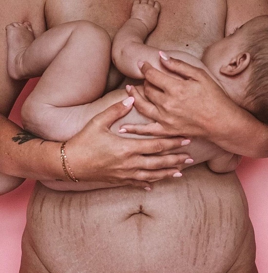 Dear Mama, your body is a canvas of strength, painted with the stories of creation and love. The postpartum journey is etched into every line, a beautiful reminder of the life you&rsquo;ve brought into this world. #PostpartumStrength #MotherhoodMarks