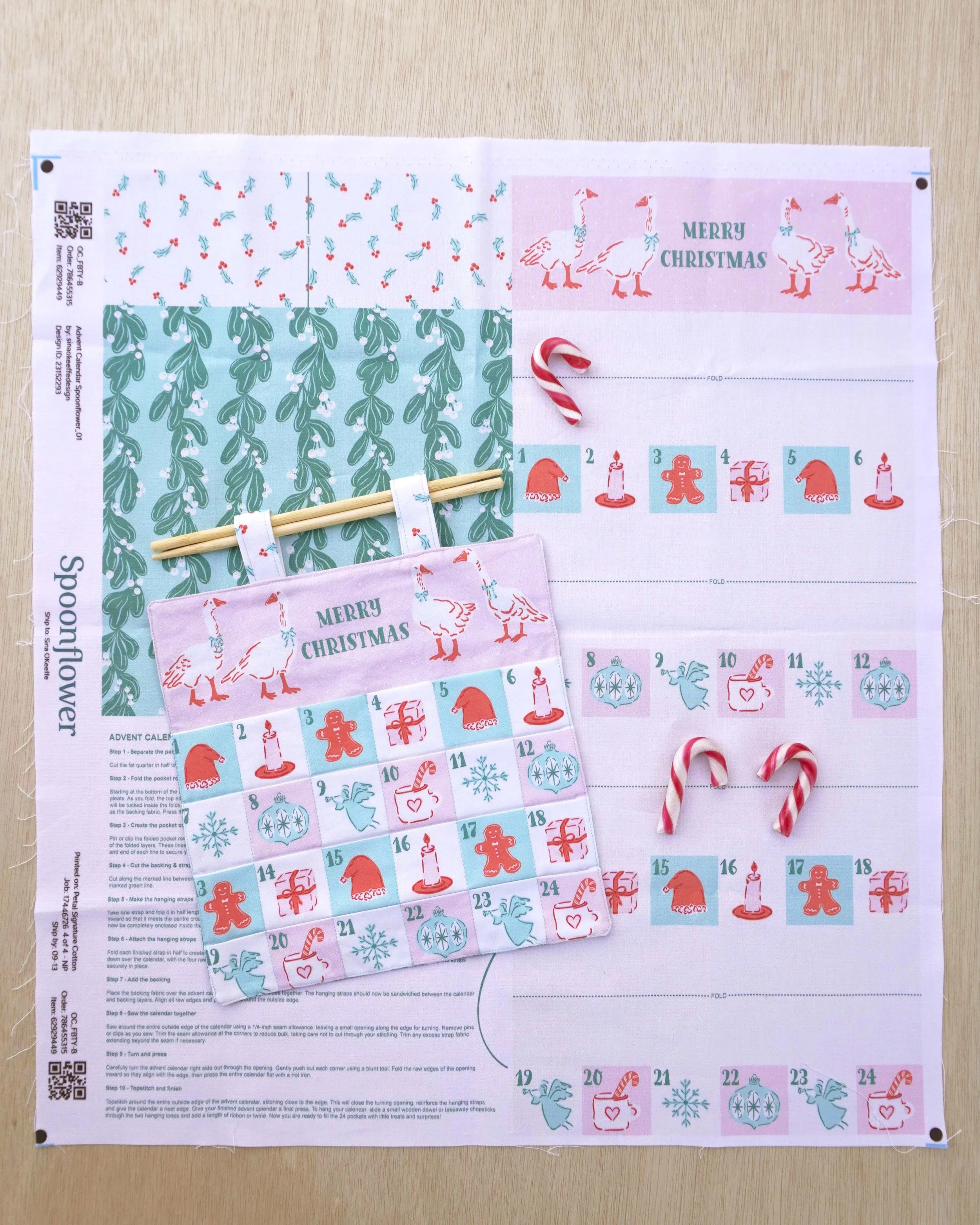 Tiny pockets, 24 little surprises 🎄✨ My mini fabric Advent Calendar is the perfect cozy slow stitch project to work on from the couch with a cup of tea. All you need is a single fat quarter panel, some thread and a sewing needle. This panel is avail