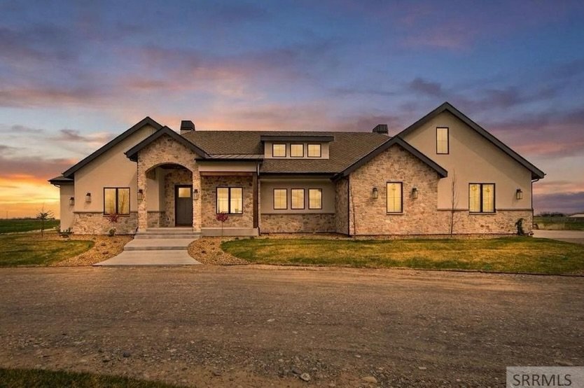 Obsessed with this house 😍 Listed by @top_notch_real_estate and staged by yours truly ❤️ @stylehouseidaho