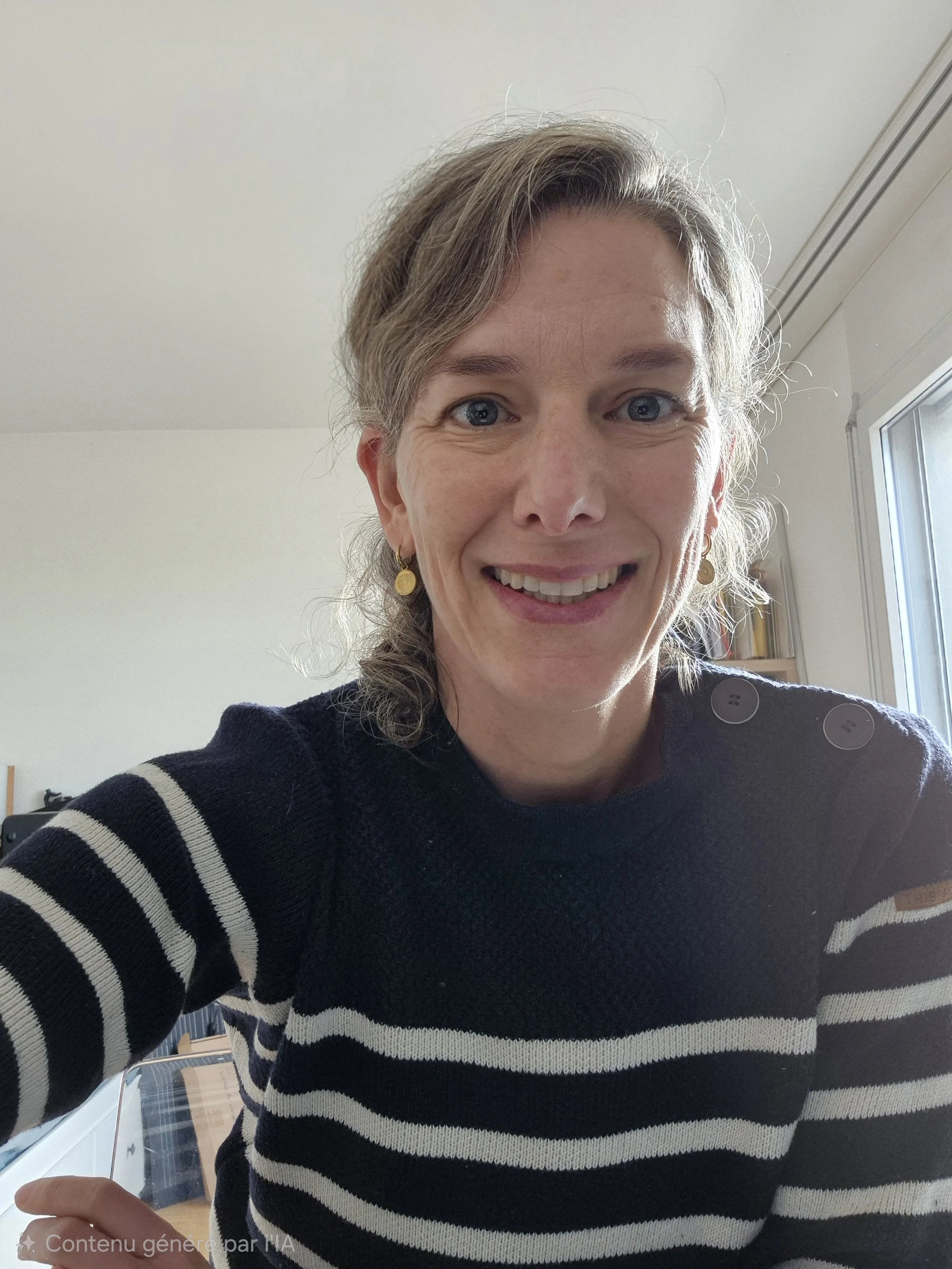 "Je vois plus la différence quand je prends des cours de yoga sur un prof qui transmet et celui qui fait sa pratique et qu'on accompagne. Je me sens petit à petit aussi légitime à enseigner alors qu'à la base je voulais surtout faire cette formation 
