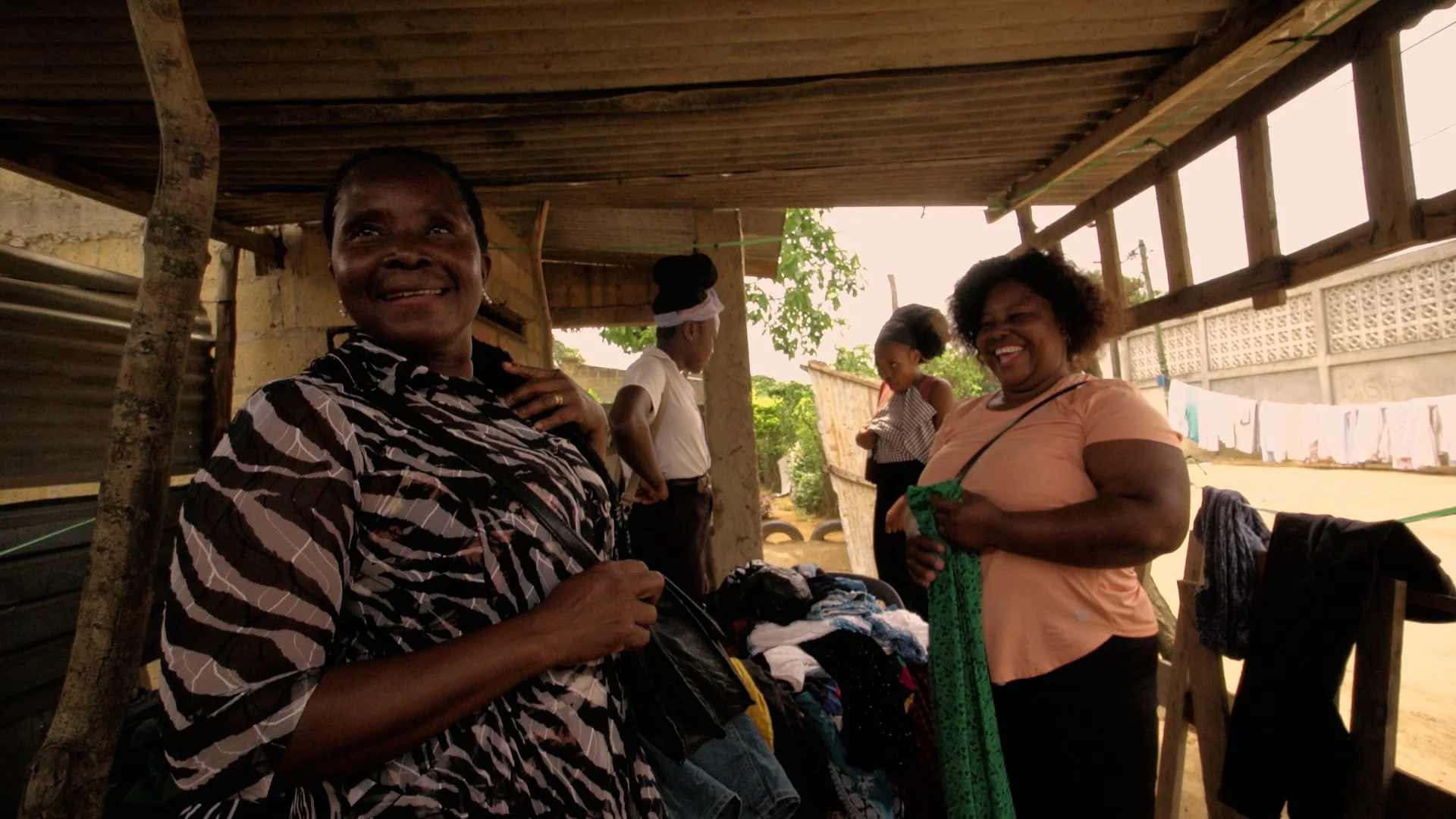 ENTREVISTAS FUERA DEL CENTRO.00_03_13_21.Still008.jpg