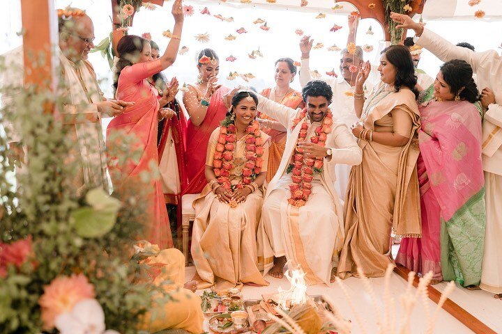 LIVE IN LIFE [THE RUBENS]
⠀⠀⠀⠀⠀⠀⠀⠀⠀
Hindu ceremony in the morning.
Civil ceremony in the afternoon.
Epic reception late into the night.
⠀⠀⠀⠀⠀⠀⠀⠀⠀
More days like this please.
⠀⠀⠀⠀⠀⠀⠀⠀⠀
Photo: @siempreweddings 
Video: @morelifefilms 
Blooms: @piaandjad