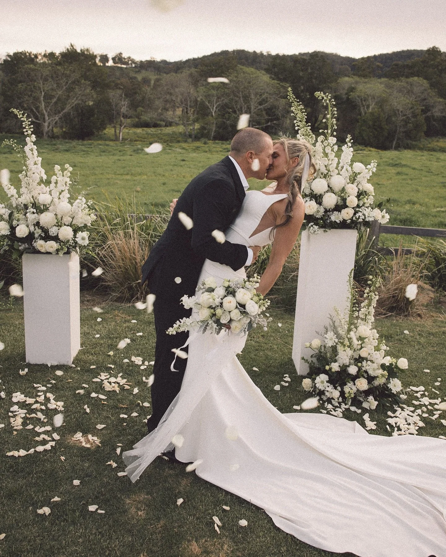 BABY ITS YOU [LONDON GRAMMAR]

About last Thursday with Tiarne + Jeff.

@wallaringa.farm 
@rogue_weddings 
@ropeandpulley 
@theflowershopdungog 
@kylieedwards_makeup 
@nicolemurphy.hair 
@treebranchcafe