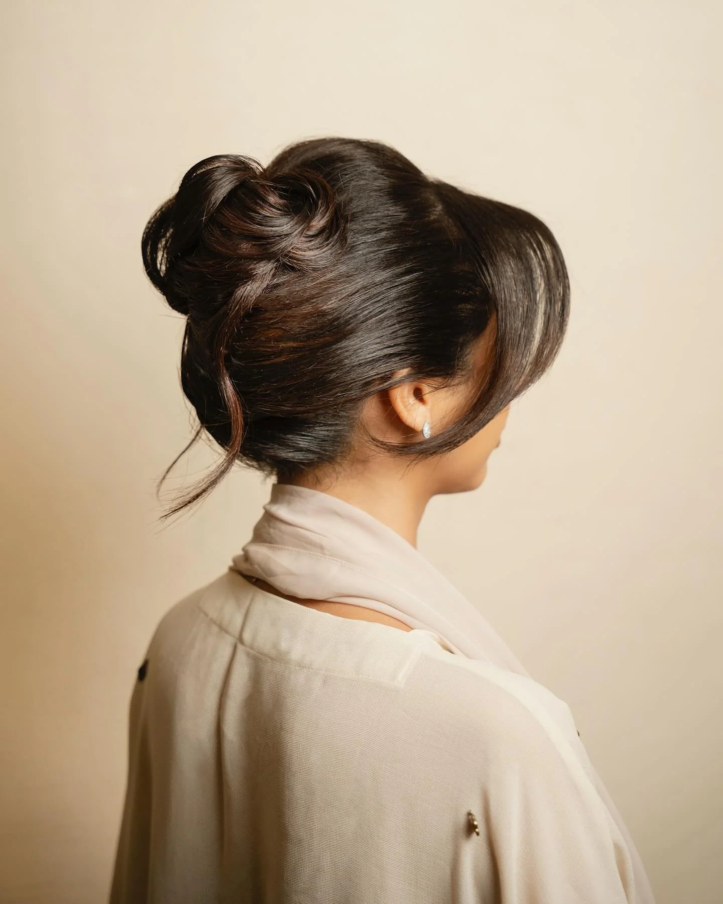 The kind of updo that never goes out of style. 🤍

📲 Book your transformation today (link in bio)