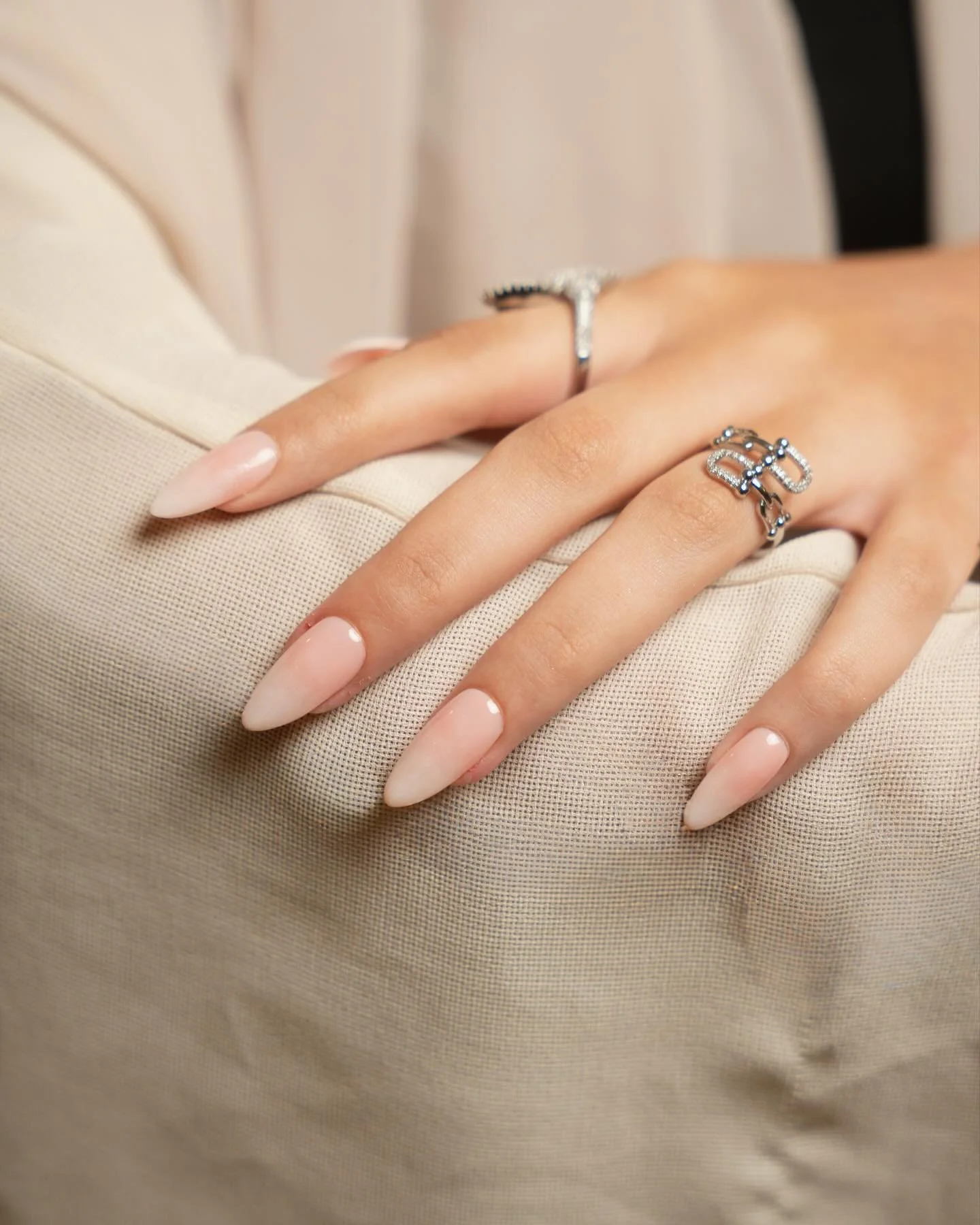 Nails that make you look effortlessly confident. ✨

📲 Book your transformation today (link in bio)