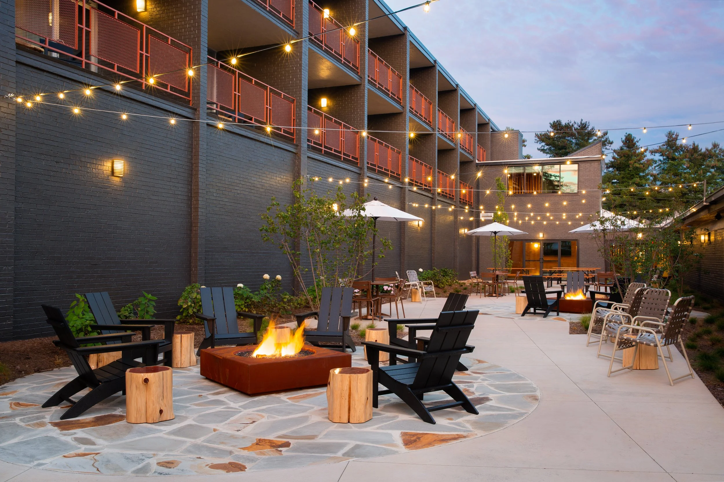 Rhode's_Motor_Lodge_WEB-1.jpg