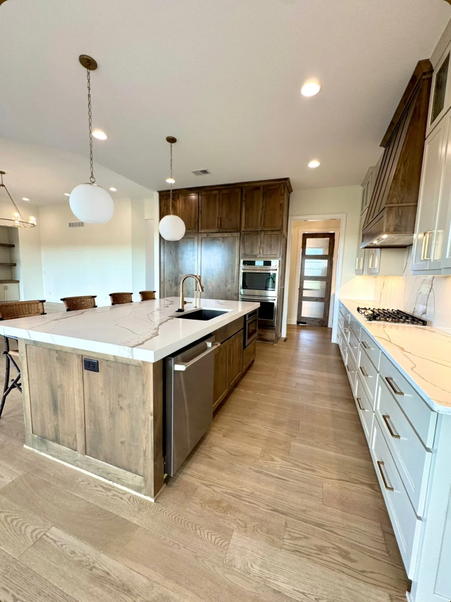 The Westbrook kitchen — where comfort meets elegance.
Featuring a spacious island, Monogram column refrigerator and freezer, and a connected butler’s pantry designed for effortless entertaining.
Refined. Functional. Timeless.
#kansascit
