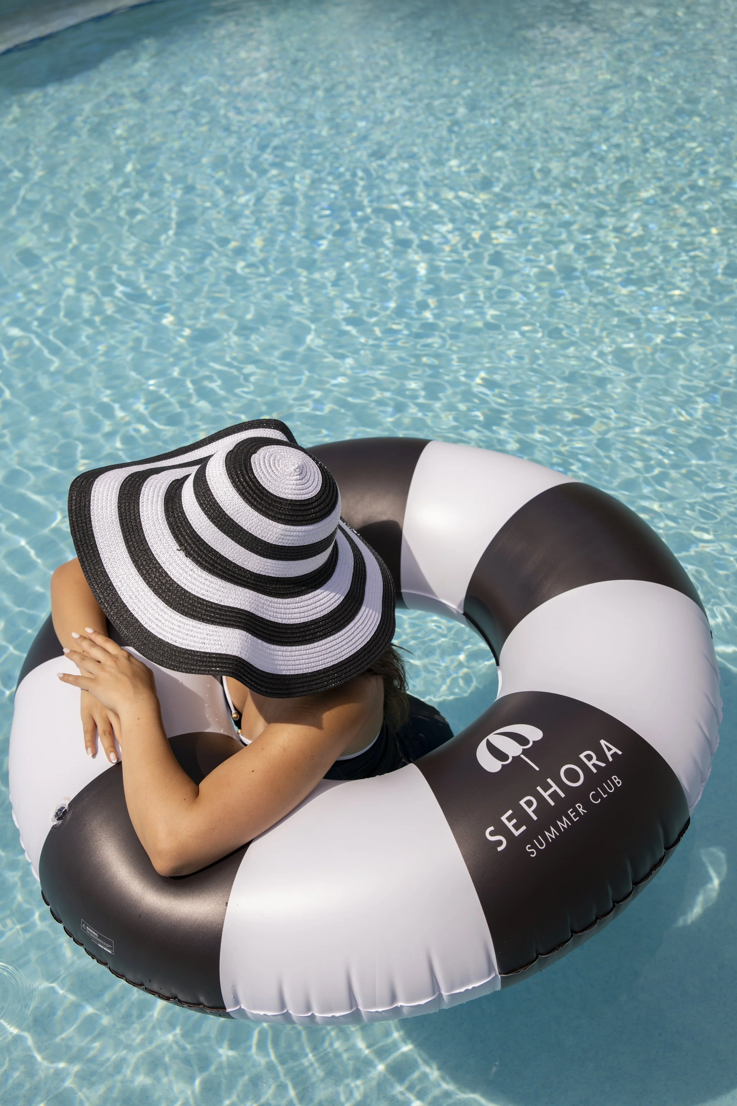 Sephora_Summer_Club_Model_Float (1).jpg