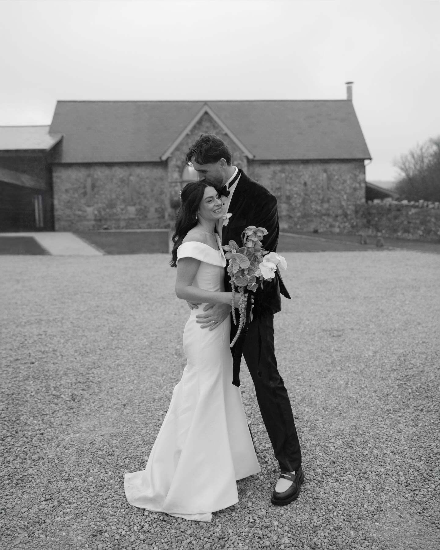 Mollie &amp; Franklin 🤍
Weddings with energy like this🪩⚡️ 

Photography @nadinelorettaphotography 
Venue Bake Barn @fonthillweddings @fonthillestate 
Dress @boobridalboutique 
Hair &amp; Make up @katies.beautyinfinity 
Flowers @moutanflowers 

#bak