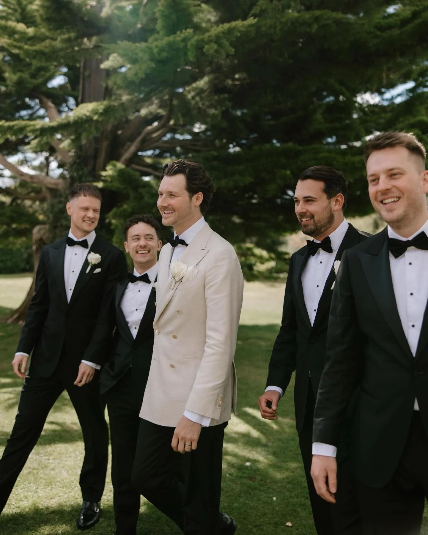 Reminiscing over spring days with beautiful glowing light ✨ Lauren &amp; Sam&rsquo;s gorgeous day, bathed in soft spring sunshine 💛