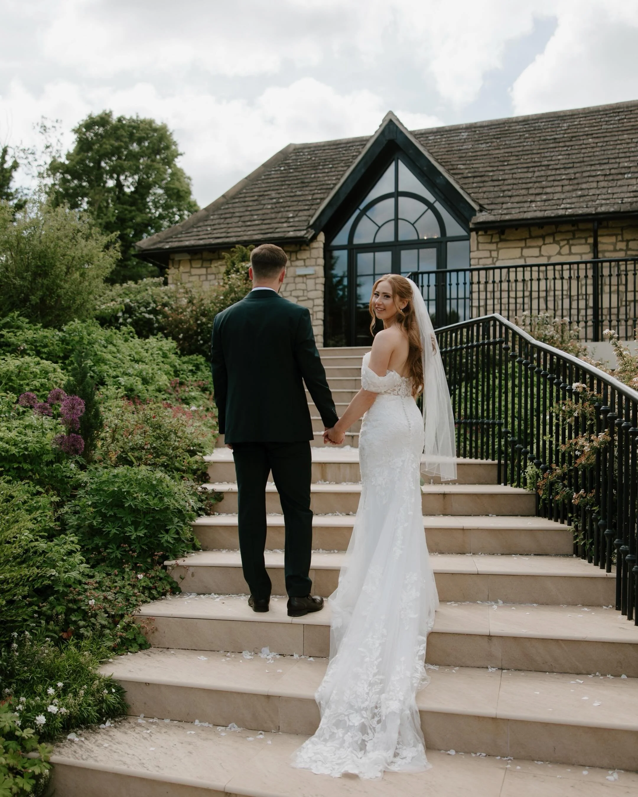 Natasha &amp; Connor and their absolutely gorgeous day at @thepeartreepurton 🤍 this day was utter perfection from start to finish from the unexpected sunshine to the dreamiest golden hour and just a day that was so relaxed and full of love. The best