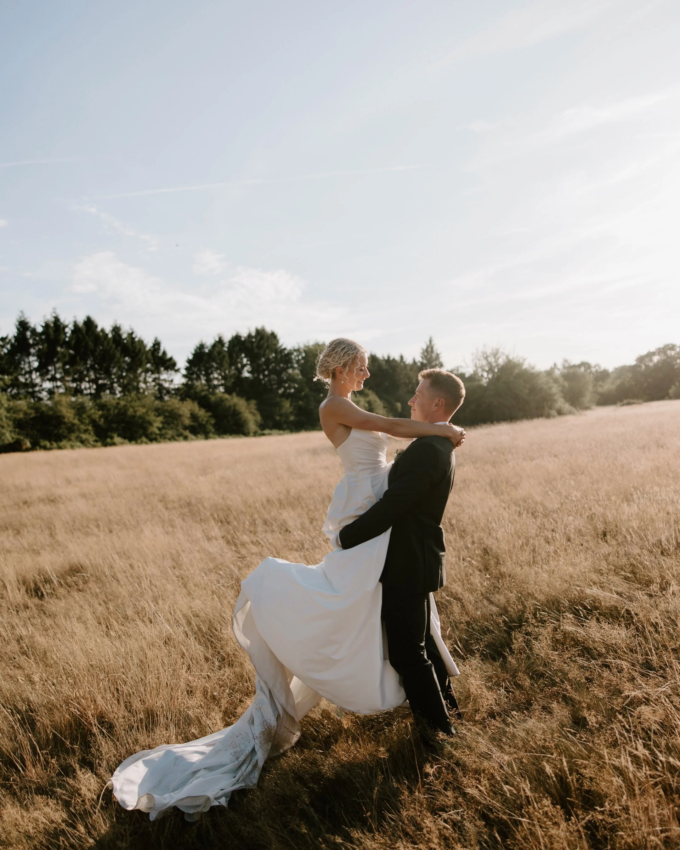 Hester &amp; Jon ✨
A couple just so perfect for each other 🤍 the beaming smiles on their faces all day was just so beautiful to witness. Capturing your love was a true joy, what an incredible wedding 🤍✨

Photography @nadinelorettaphotography 
Venue