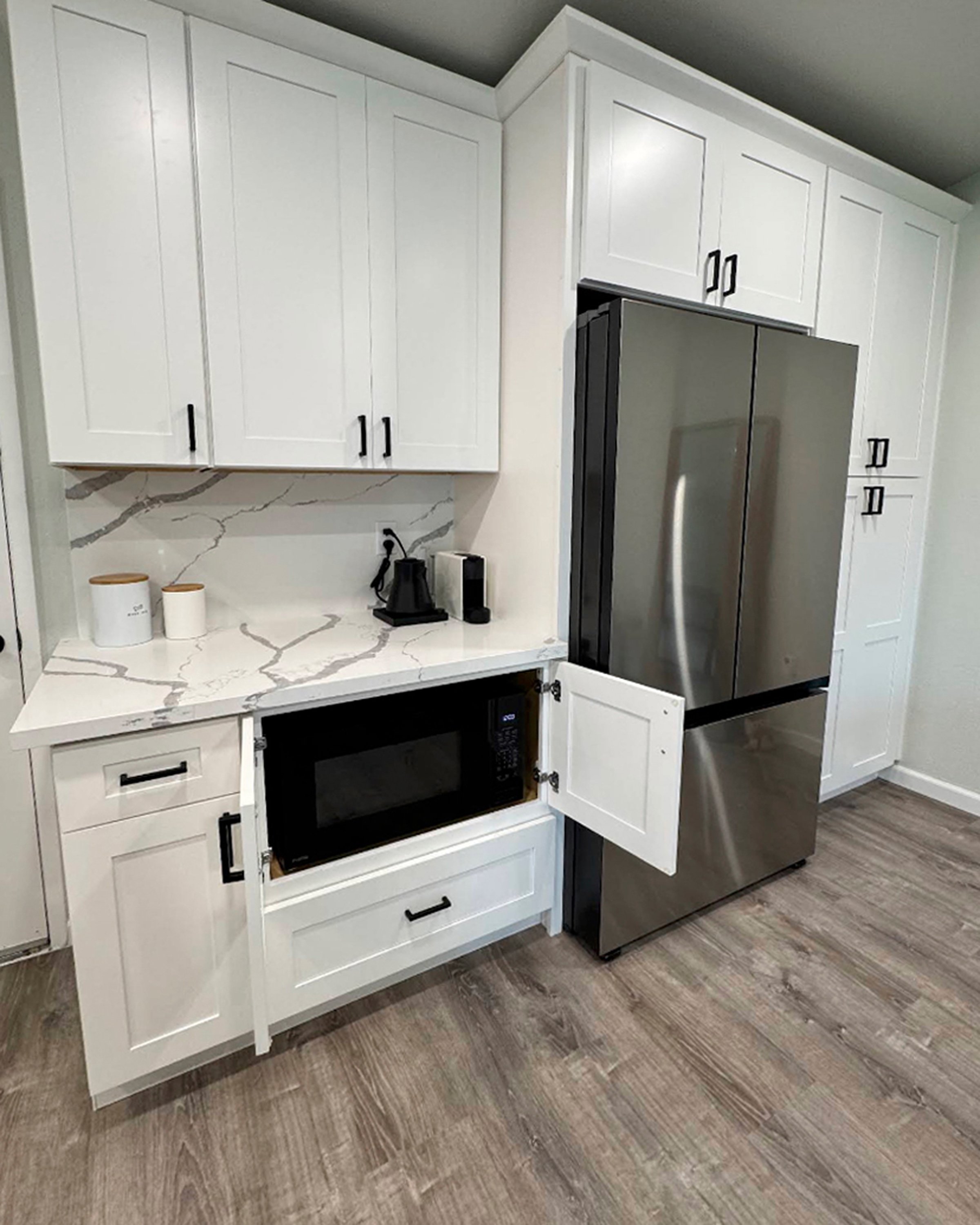 Cool White Shaker and Calacatta Flower 2.jpg