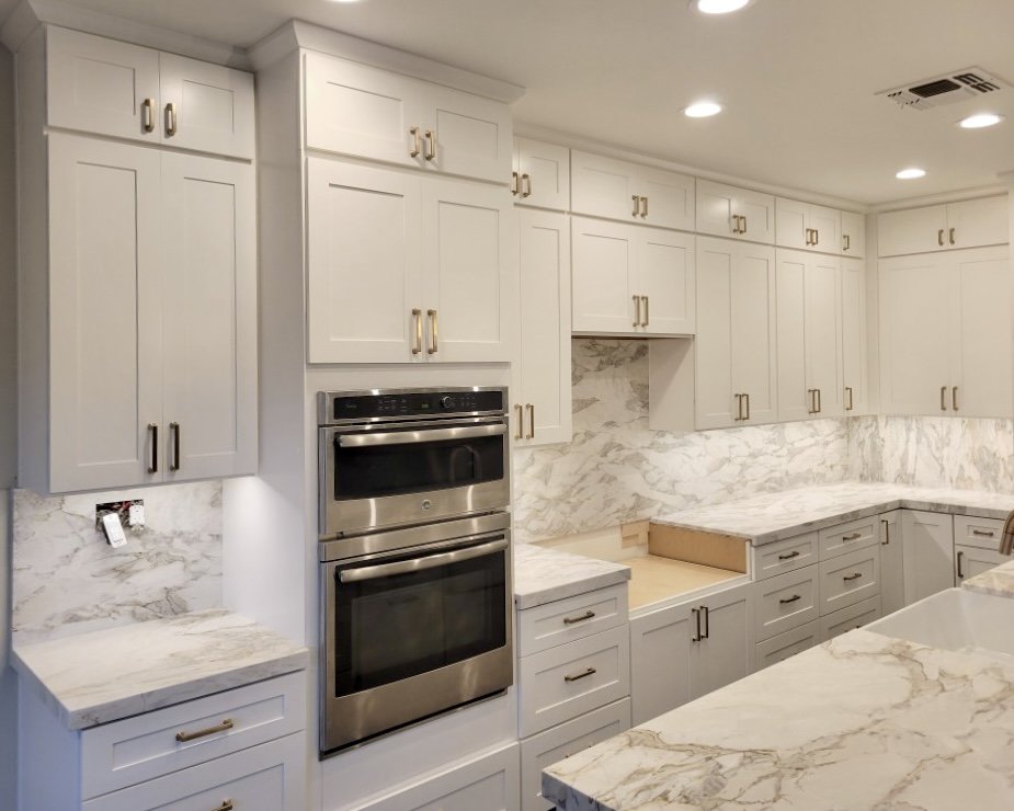 Kitchen: Cool White Shaker. Other finishes: Gold Handles and Porcelain Farm House Sink