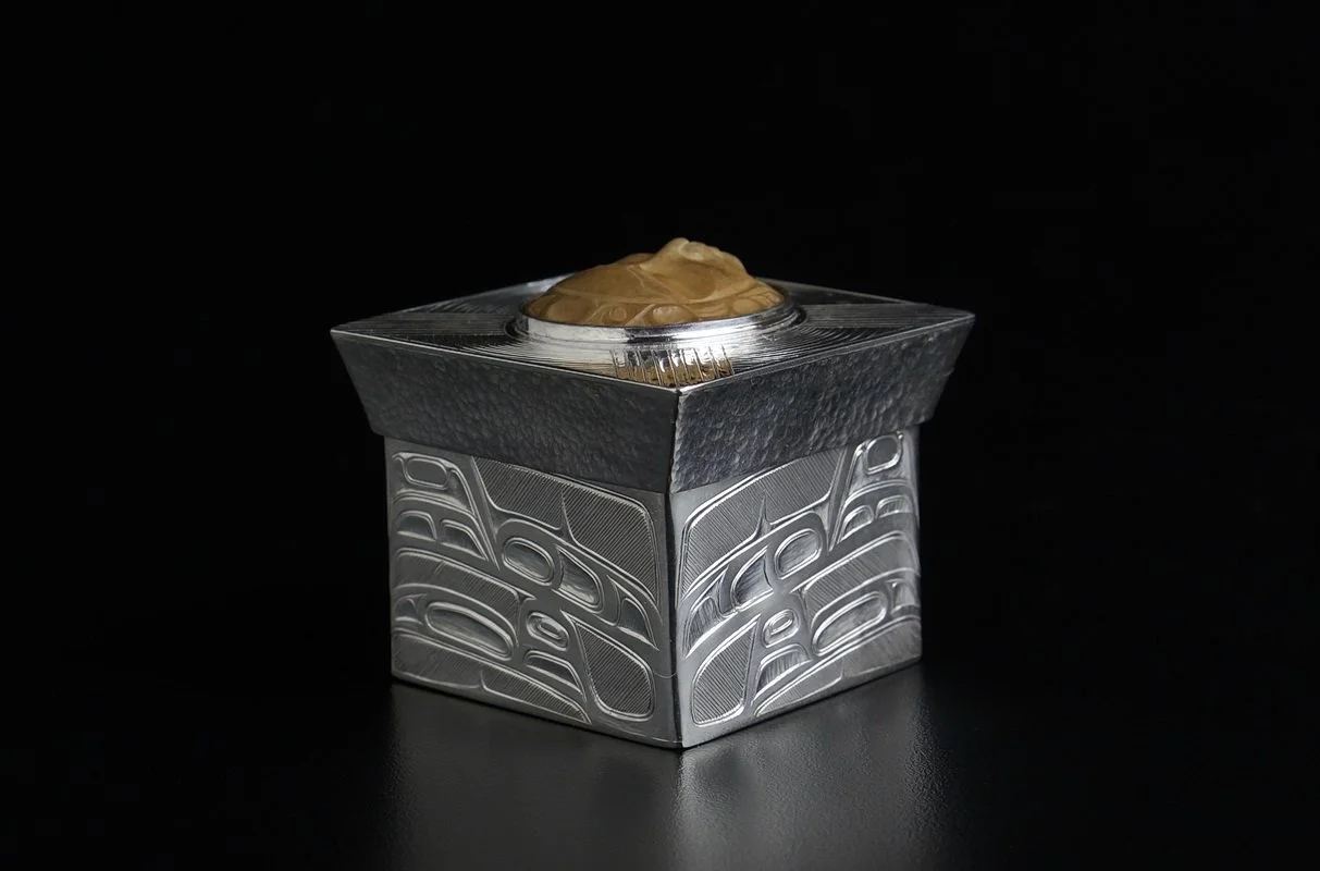 Sterling silver engraved box, for special commissions
View 3