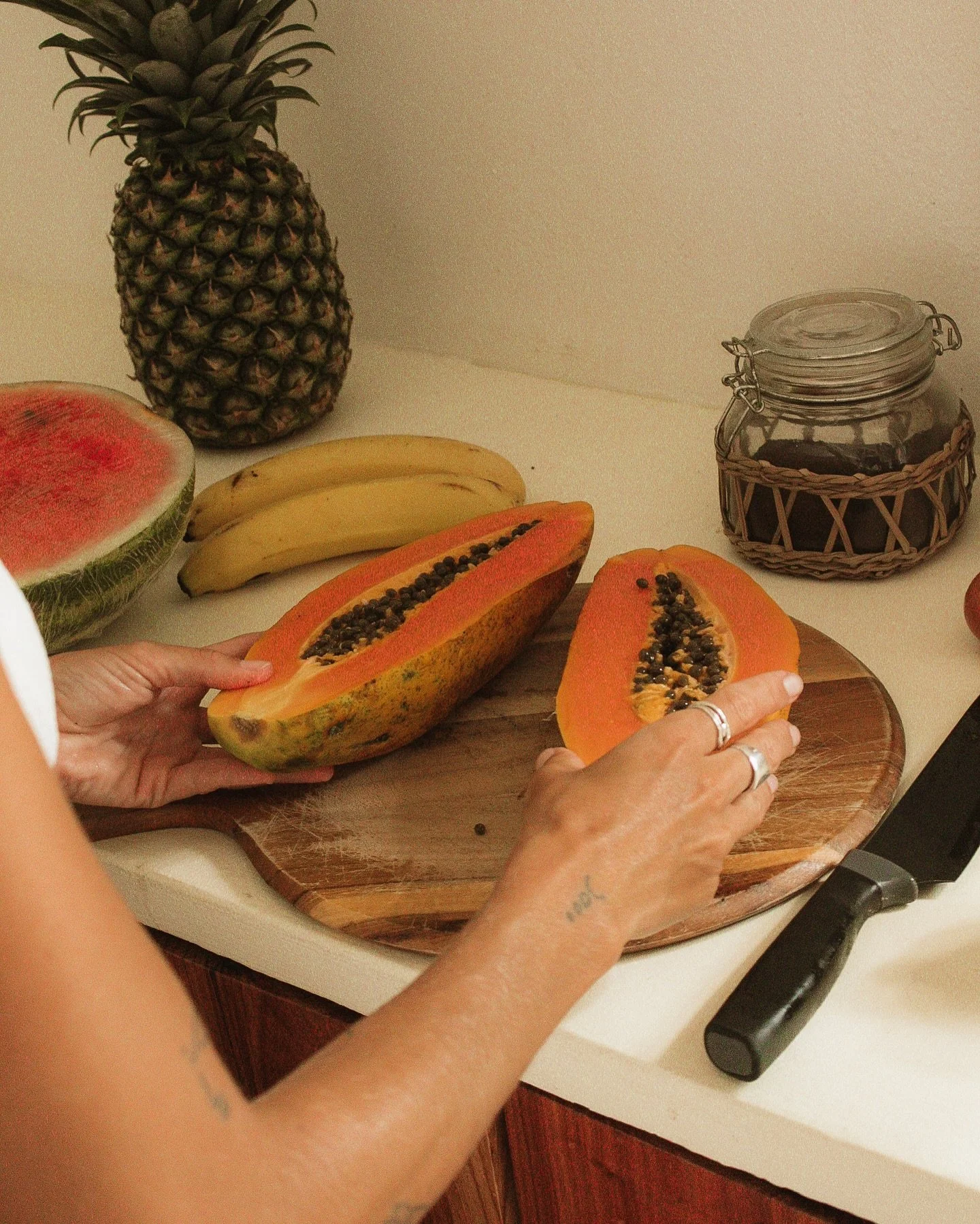 Discover authentic Costa Rica at our cozy jungle hotel!🌿 Each lodge features a small kitchen where you can prepare your own meals, or use the terrace with a grill for a delicious dinner under the stars🍽️✨

If you prefer local flavors, there are sev