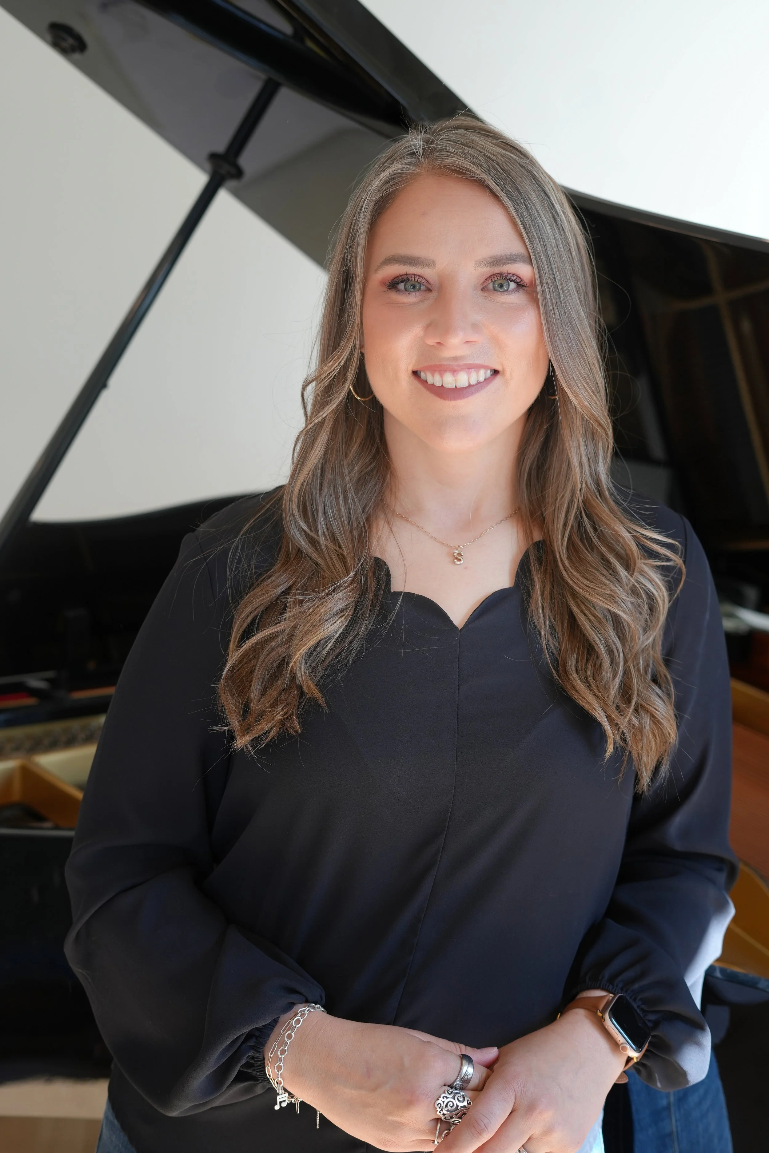 Courtnee (Voice), Monday