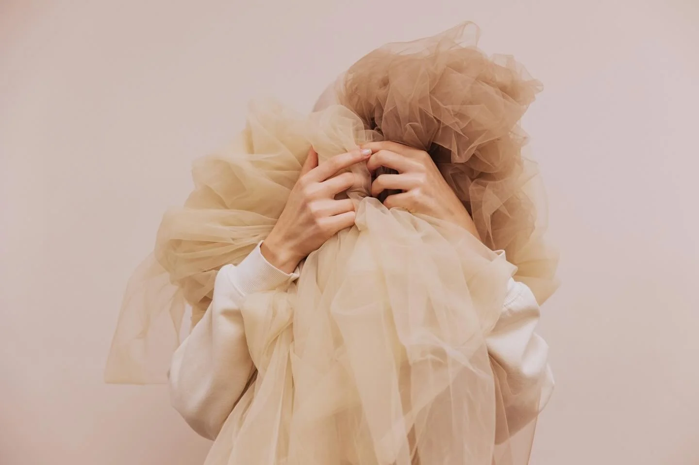 Please try not to understand ||

Therapy and psychological development are a meaning making process that involve understanding.

But please try not to understand.

Understanding is, in some sense, a passive act.

It is the not knowing
that carries mo