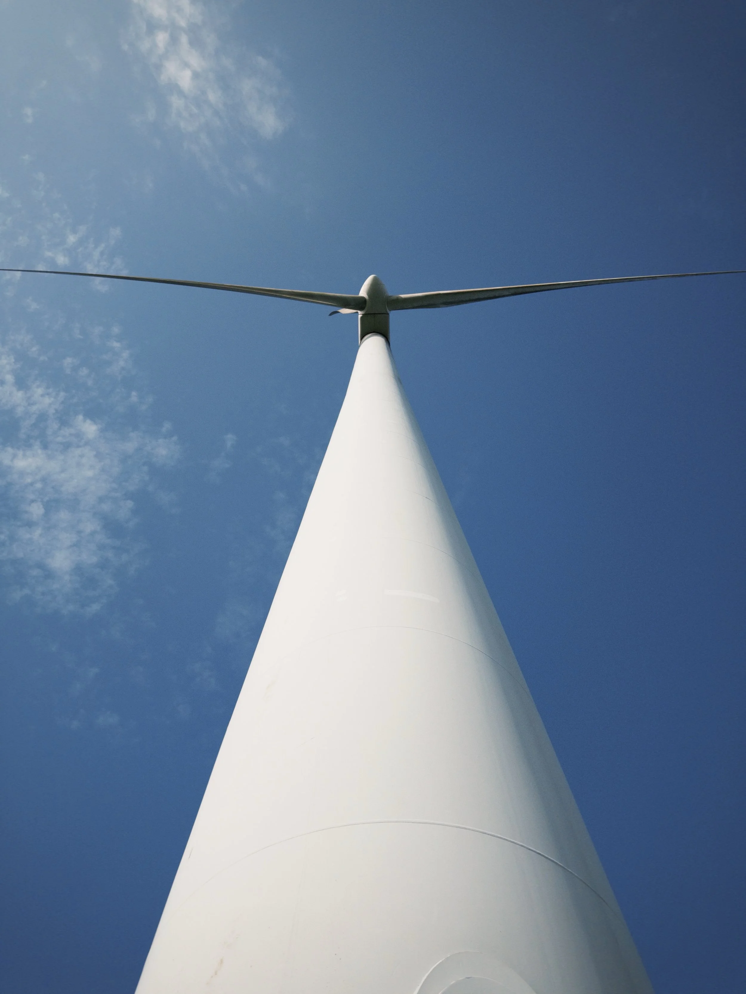 No wonder it&rsquo;s so cool up here. I&rsquo;m surrounded by the world&rsquo;s biggest fans. lol

#vestas #windturbine #seaside #summering #vacaymode