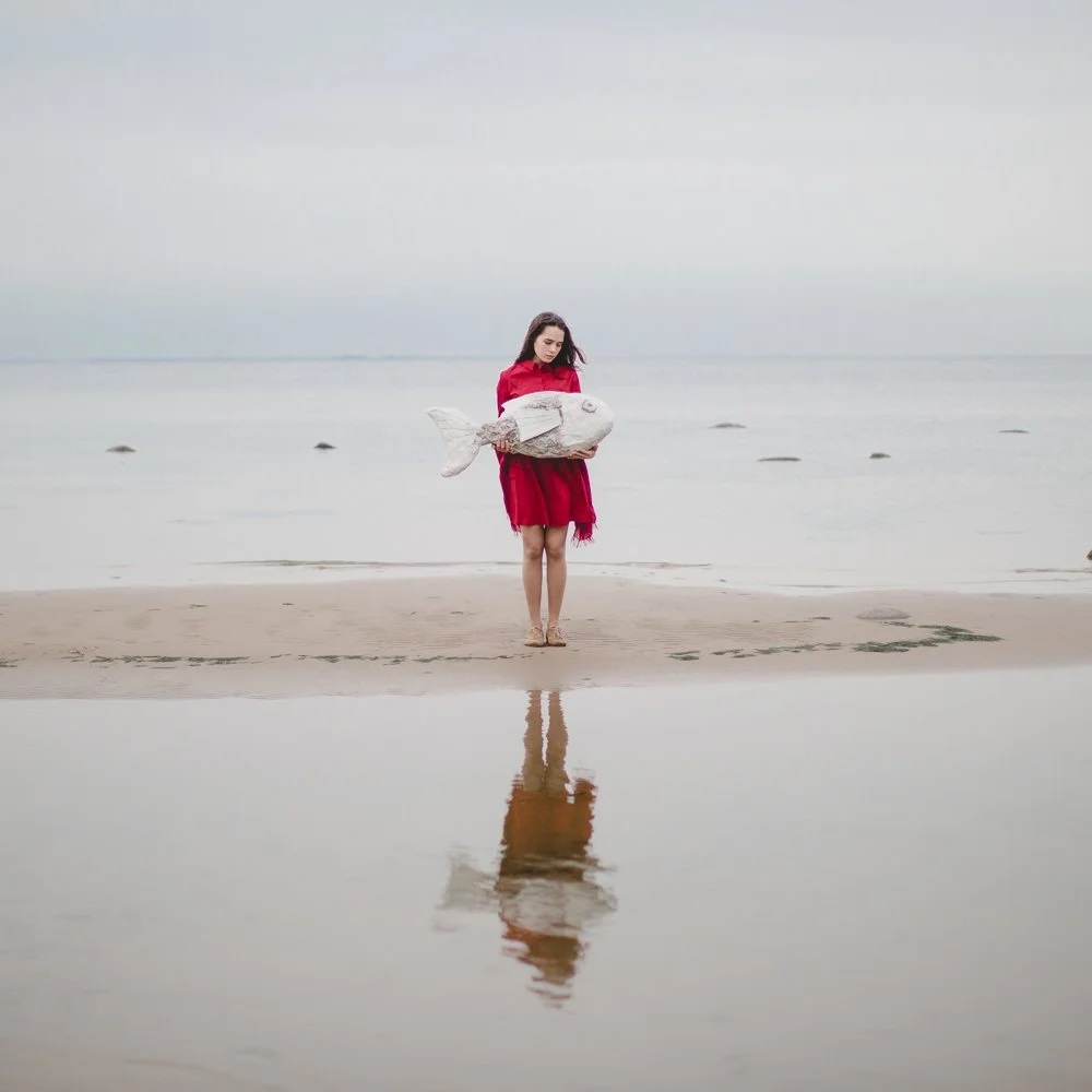  
 Title: 
 
Let It Go 
 Story & Message:   
Let them go.
 
Sometimes, 
the best thing you can do 
for someone you love 
is to let them go. 
Set them free. 
Wish them happiness and 
set them free. 
 
Set yourself free. 
- Najawa Zebian 
 
The symboli