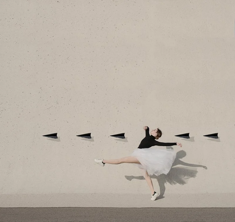  
 Title: 
 
The Right Direction 
 Story & Message:   
Brave and bold, ready to walk into the new world of brightness and glory. The feeling is so powerful that you have no fear, no doubts. Catch this state and hold it near, so that you can pull it o