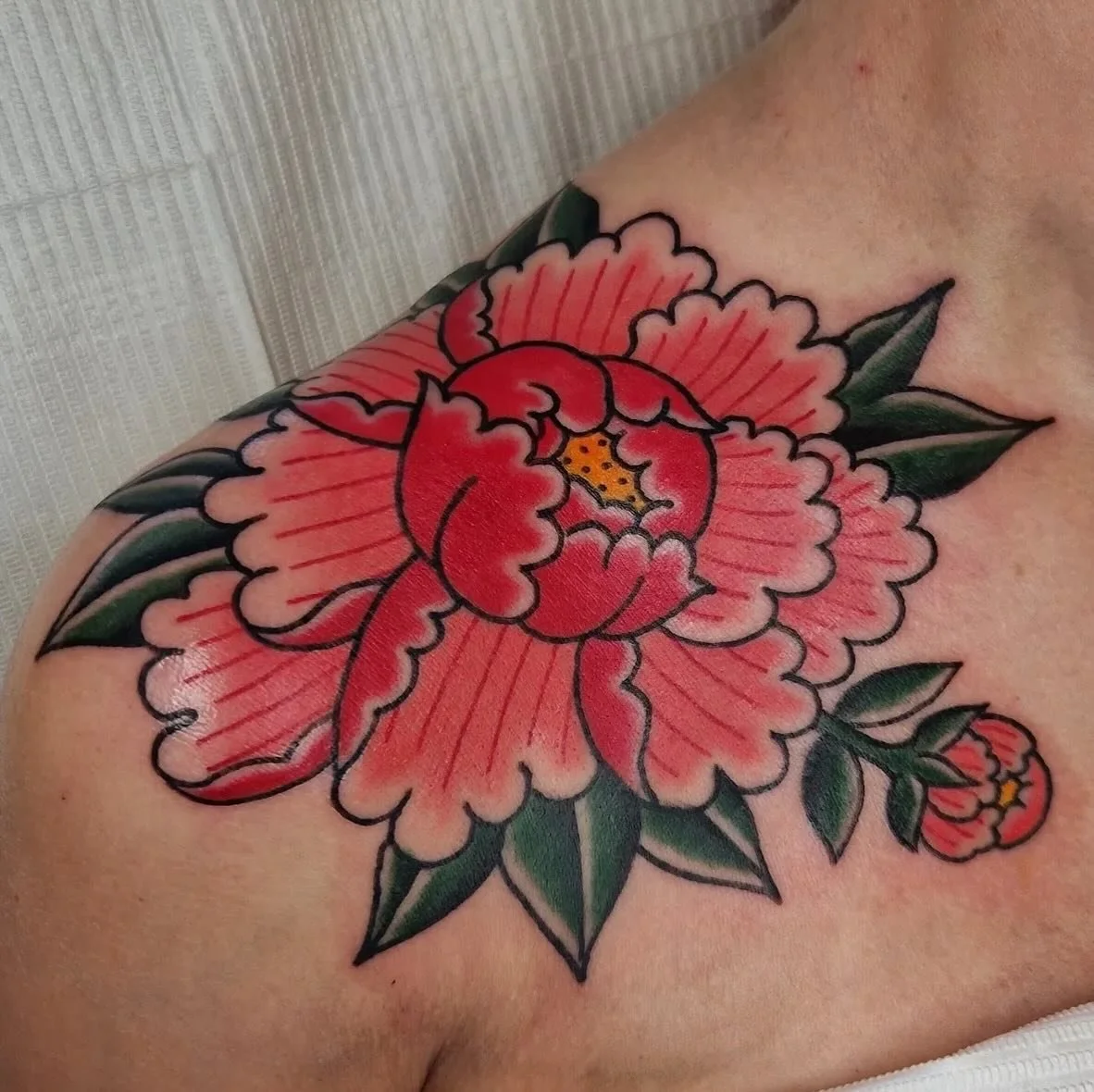 Shoulder peony 🌸 - Done by @goodlucktoni 

If you&rsquo;re interested in getting tattooed by Toni then get in touch!

📍@wildhorsestattooco Wirral, UK
.
.
.

#wildhorsestattooco #traditionaltattoo #wirraltattoo #liverpooltattoo #uktattoo
