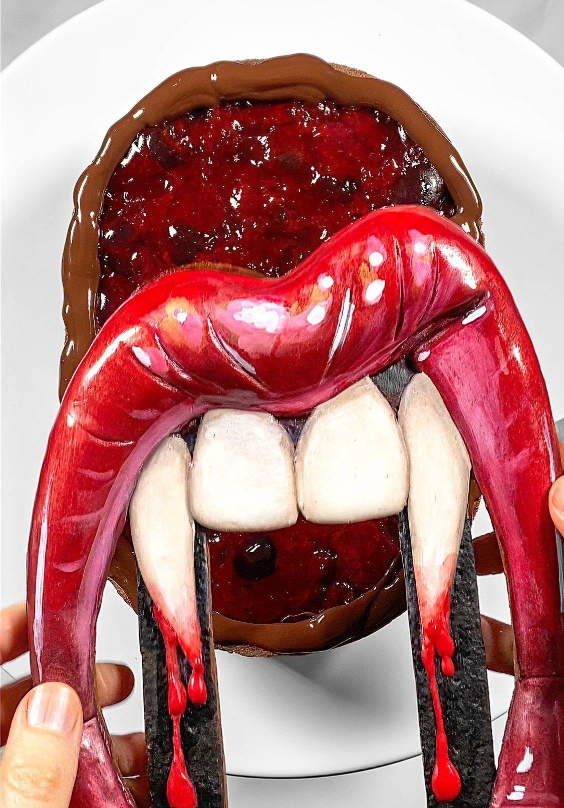 Vamp_tart-placing_lips.jpg