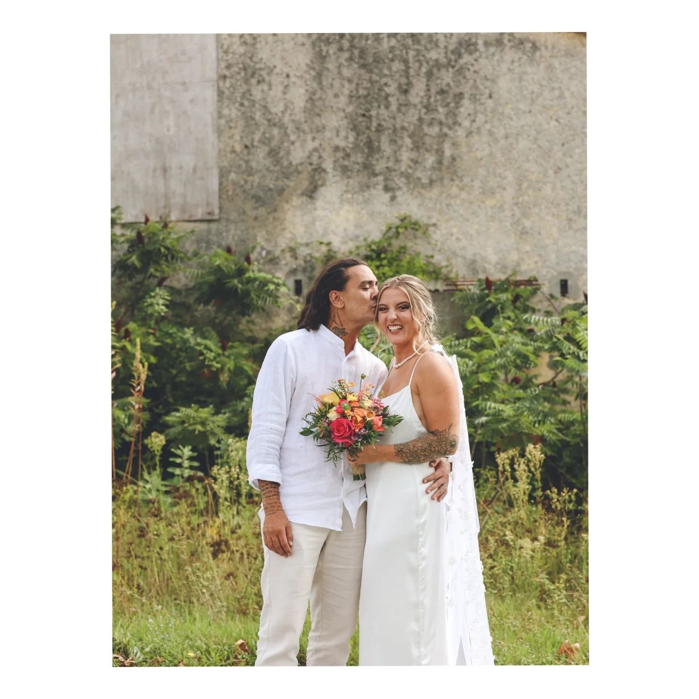 One happy and colourful Saturday! 
-
Un samedi joyeux et color&eacute;!
-
Jedn&aacute; &scaron;ťastn&aacute; a barevn&aacute; sobota! 

@lucille.girard
@shaito_tamahiura
@atipiktrip.location

#wedding
#mariage
#svatba #photographebassindarcachon #pho