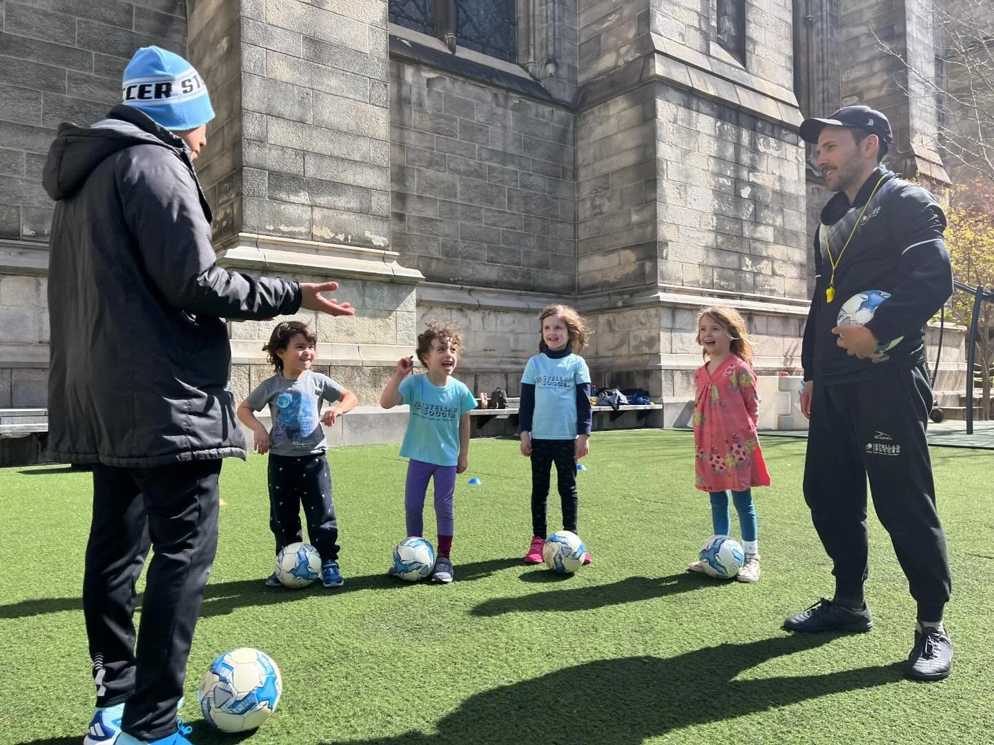 Soccer fun in the sun!🌞 ⚽️
*
*
*
Join us for our FUN soccer classes for ages 2.5-8! 
Click the link in our bio for more information on registration , 🖤⚽️🥅
*
*
*
*
*
*
*
#nyckidsevents #nyckidsactivites #nycsoccer #soccerforkids #soccerlife