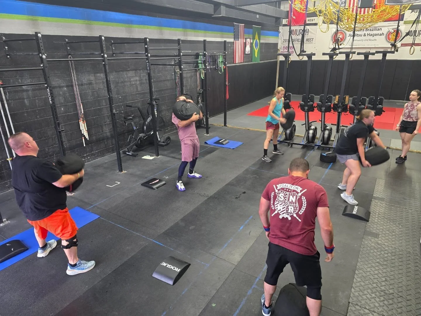 We love our evening classes and strong community. This photo shows, in no particular order:
🧑&zwj;🧒Parent and child working out together 
🧑&zwj;🧑&zwj;🧒 New parent coming back to the area and re-jooning CFTC 
🏋️&zwj;♀️ Coach who grew up with Cro