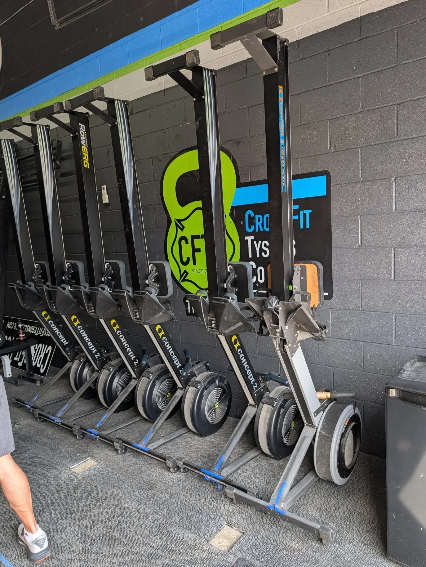 One of our first classes with some fresh 🎨. Final touches still loading... #crossfit #improvement 💙💚