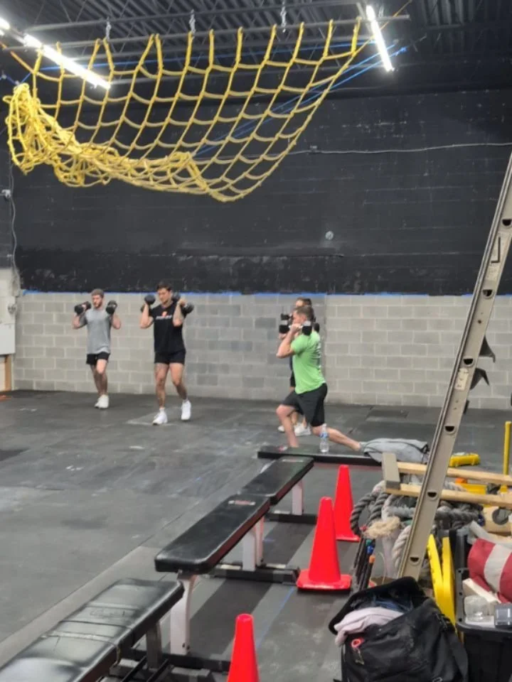 Throwback to working on dumbbell work, just like today's metcon. We've come a long way in less than 39 0 days and great to have the ropes back in action 💙💚
.
#crossfit #Tysonsva #viennava #hyroxtrainingclub