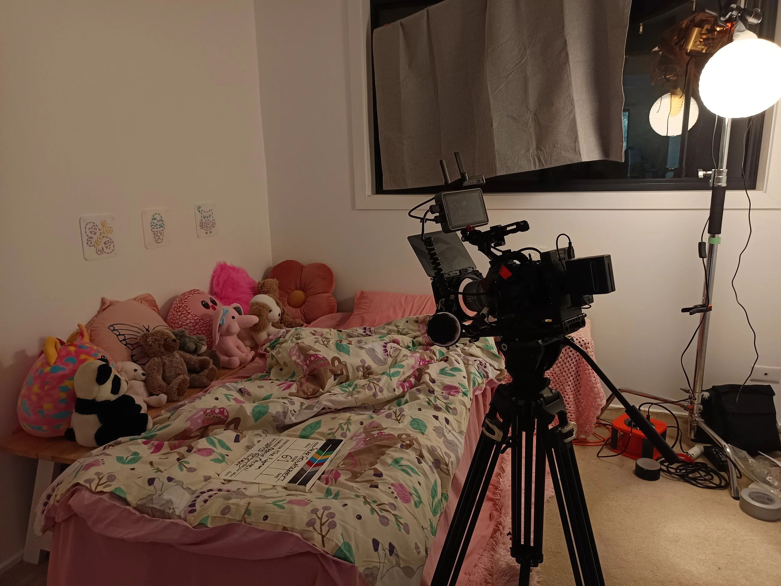 You can see the suspended fake curtains .